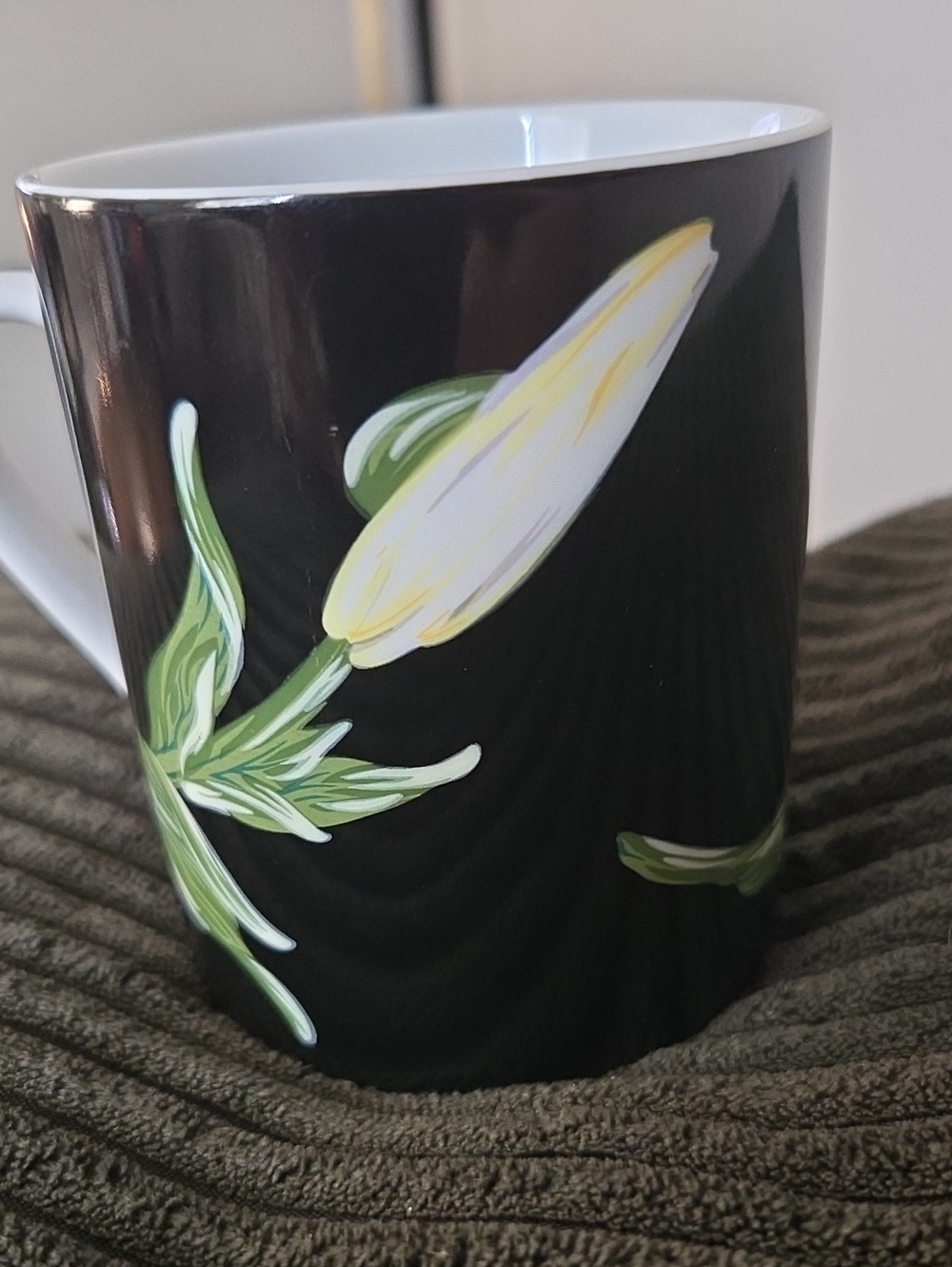 Mrs. Delaney's Flowers Mug by Tiffany & Co. Iris design. - Picture 2 of 12